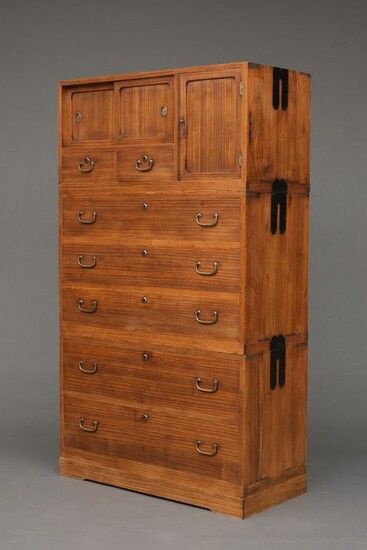 Cabinet, Kimono tansu - Wood - Fully restored and functional Japanese kiri cabinet of drawers (ishô dansu) in 3 sections. - Japan - Taishô period / Shôwa period