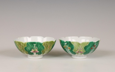 China, pair of famille verte porcelain 'cabbage' bowls, late 19th/ early 20th century