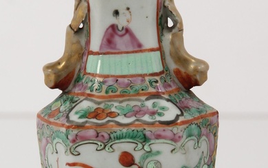 Chine, Canton, fin XIXe siècle Petit vase... - Lot 141 - Osenat