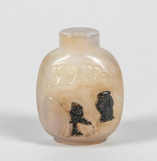 Chinese Carved Cameo Agate Snuff Bottle