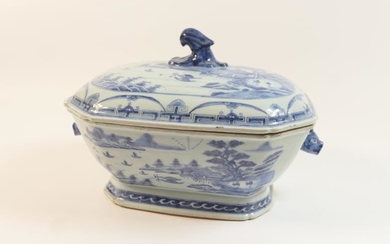 Chinese blue and white export covered tureen, late 18th/early...