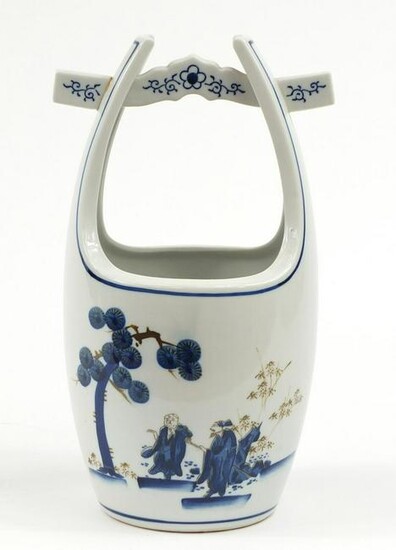 Chinese porcelain basket decorated with figures in a