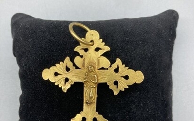 Croix Grille de Chambéry en or jaune 18K (750/oo), la face ornée d'un Christ et...