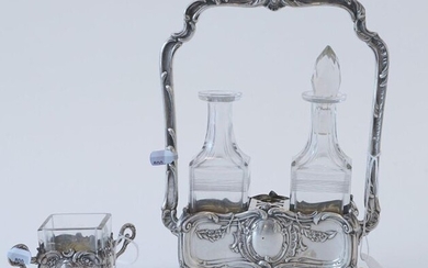 Cruet set in zilver holder, 800, dim. 23 x 16 cm + Silver salt cellar with glass holder, 800, dim. 5,5 x 10 cm, appr. 153 grams (2x)