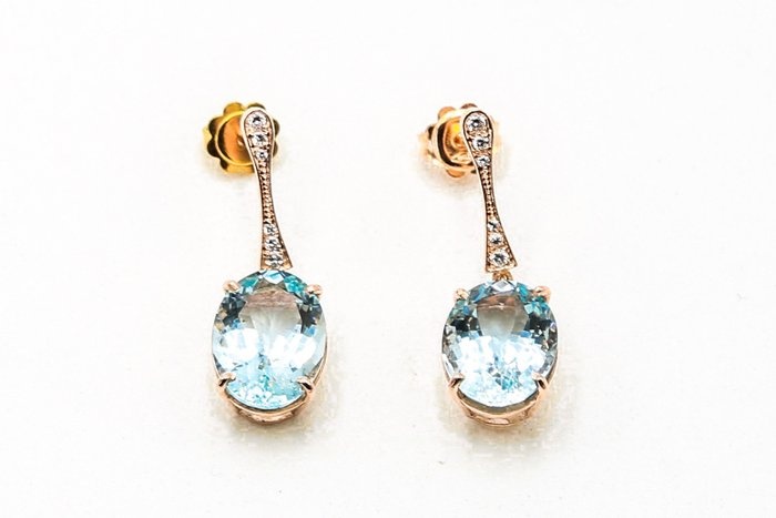 Earrings in 18kt rose gold with an oval aquamarine surmounted...