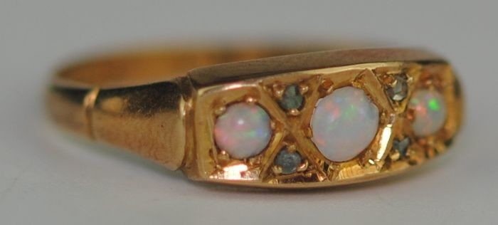 (Edwardian) Natural Fiery Opals & Diamond - 18 kt. Yellow gold - Ring