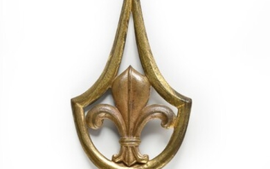 FLAGPOLE. In gilt bronze, with a central openwork decoration of a fleur-de-lis, ending with a point. Wear and tear.French work - Period : Restoration.H. : 24 cm - L. : 9 cm.