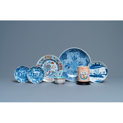 Five Chinese blue and white dishes, a bowl and a covered jar...