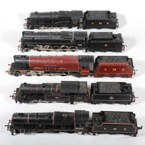 Five OO gauge model railway locomotives and a spare tender.
