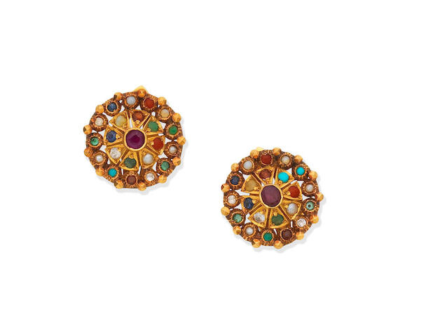 Four gem-set rings and earrings