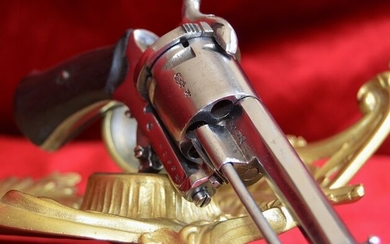 France - 1850 - Magnifique revolver du célébre armurier AUGUSTE FRANCOTTE - Esthétisme en parfait état ainsi que le - Collectionneur ou amateur de tir d'armes anciennes. - Revolver - 7mm Cal