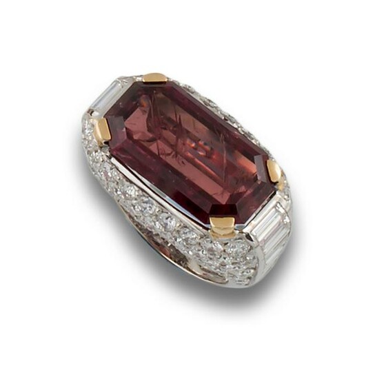 GOLD RING WITH AFRICAN RUBY DIAMONDS