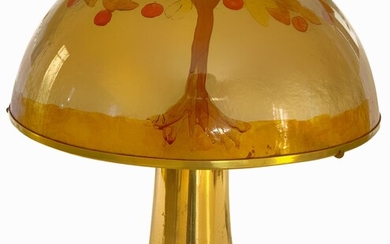 Gabriella Crespi à l'italienne. 60. Lampe avec cadre en aluminium doré. Diffuseur en fibre de...