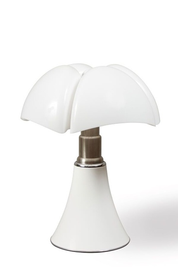 Gae AULENTI (1927-2012) & MARTINELLI LUCE lampe de table, modèle 620 "Pipistrello", dessinée en 1965,...