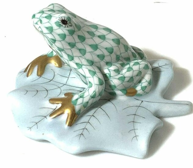 HEREND HUNGARY Green Fishnet Frog Figural