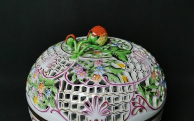 Herend - Box - Reticulated porcelain box - Naturalistic C pattern - Porcelain