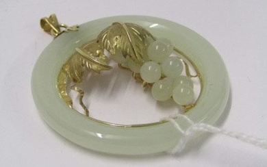 JADE GRAPES, 14ct yellow gold set jade ring pendant,...