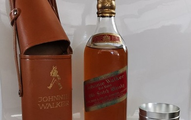 Johnnie Walker - Red Label w/ cork stopper, leather pouch & 4 metal cups - b. 1960s - no volume on label