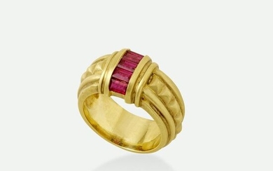 Judith Ripka, Ruby and gold ring