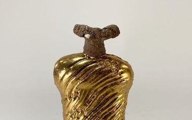 Kabin 花瓶 (Flower vessel) - Ceramic - Gold colore vase - With impressed mark Kinpei 錦 - Including signed and sealed tomobako - Japan - Shōwa period (1926-1989)