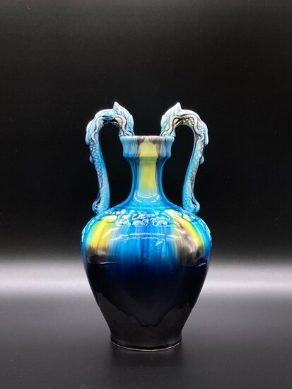 Kabin 花瓶 (flower vessel) - Ceramic - Kutani tōwa 九谷陶和 - A ceramic vase in a unique color - Japan - Shōwa period (1926-1989)
