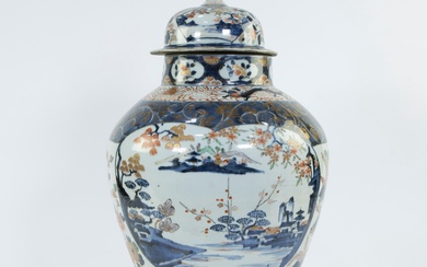 Large Japanese Imari lidded vase 19th/20th century