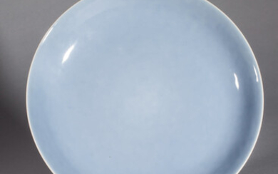 Large coupe en porcelaine à glaçure monochrome bleu de...