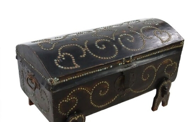 Large leather chest / chest lined with cotton - Cotton, Iron (wrought), Leather, Wood - 19th century