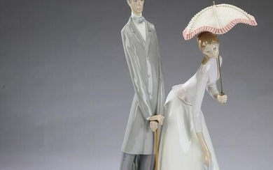 Lladro retired porcelain 'Couple with Parasol', 20"h