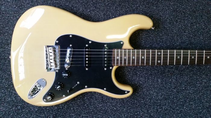 London City - Spitfire MKII, stratocastermodel Butterscotch - Electric guitar