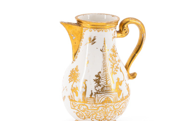 Meissen | SMALL PORCELAIN JUG WITH GOLDEN CHINESE