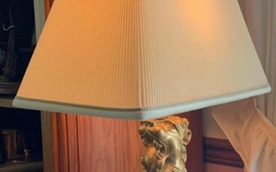 Metal lion table lamp