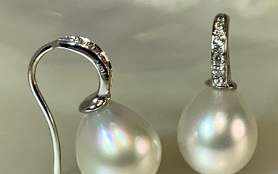 #NO RESERVE PRICE# Top quality - 18 kt. Saltwater pearls, South sea pearls, White gold, Drop Size Ø 11,3x13,3 mm & diamonds 0,11cts - Earrings - Diamonds
