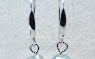 No Reserve Price - Akoya Pearls, Natural Blue, Drop Shape, 7.17 X 7.5 mm and 7.3 X 7.4 mm - 18 kt. White gold - Earrings