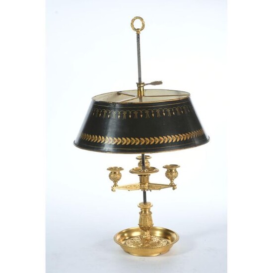 Pretty EMPIRE BOUILLOTTE LAMP in gilt bronze in its beautiful antique gilding with a round base. It has 3 lights finely decorated with scrolls and palmettes. Shade in adjustable sheet metal. Ep.beginning of XIXth century. H.65 Diam.38.