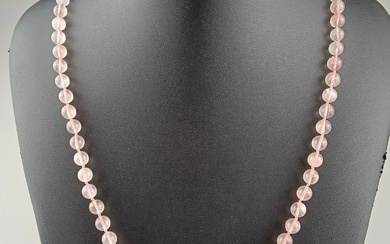 ROSE QUARTZ NECKLACE made of rose quartz beads of approx. 7mm diameter in single knot.
