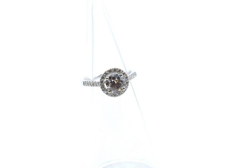 Ring in 18 ct white gold set with 1 brilliant +/- 1.20 ct and 28 brilliants +/- 0.40 ct - 4.4 g (Size: 53)