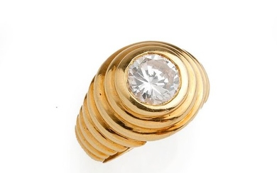 Ring in 18K (750/°°) gadrooned yellow gold, with...
