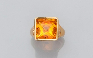 Ring in yellow gold, 750 MM, set with a square citrine weighing 12 carats finely edged with diamonds and set on a frieze covered with diamonds, total about 0.70 carat, 1.5 x 1.5 cm, size: 53, weight: 11.81gr. rough.