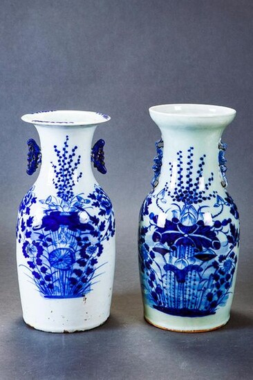 Set of two vases in blue and white oriental porcelain with flower decoration. Sealing wax on the base. Measurements: 42,5 cm. Exit: 100uros. (16.639 Ptas.)