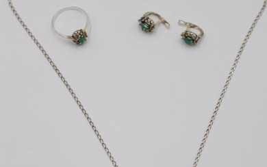 Silber-Schmuckset, Collierkette, Ring und Paar Ohrhänger, besetzt mit grünen u. klaren Steinen,...