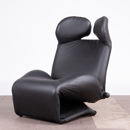 TOSHIYUKI KITA. Cassina, armchair / chaise longue, model 'Wink', steel, leather, plastic, Italy, 1980.