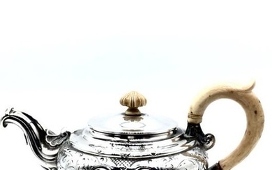 Teapot - .750 silver - Europe - mid 19th century