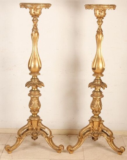 Two high 19th century gilded wooden pedestals. Gold leaf. Floral / rose decor. France or Italy. Light damage. Dimensions: H 145 cm. In good condition.