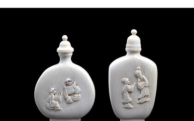 Two ivory snuff bottles China, early 20th century (h. max 7 cm.) This lot may be subject to Import/Export...