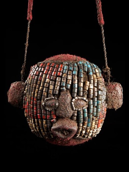 Unique Ceremonial Trophy Head - Beads, textile - Bamileke - Cameroon