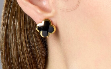 VAN CLEEF & ARPELS PAIRE DE CLIPS D'OREILLES "PURE ALHAMBRA" ONYX An onyx and 18K yellow gold pair of "Pure Alhambra" pair of ear cl...