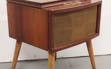 VINTAGE MAGNAVOX RECORD PLAYER TURNTABLE CONSOLE