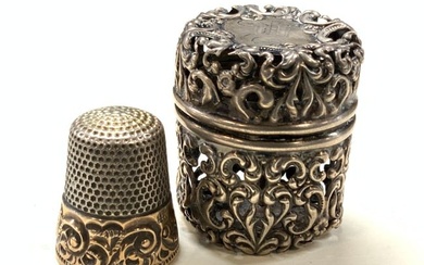 Vtg Sterling Silver Embossed Thimble W Case