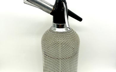 WMF TRADITION: VINTAGE SODA MAKER WITH THICK-WALLED GLASS SIPHON FROM THE 70S.